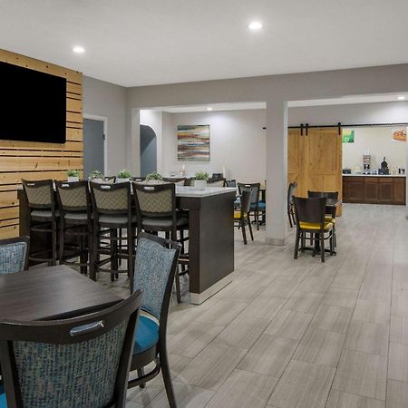 Quality Inn & Suites Roanoke - Fort Worth North Екстер'єр фото