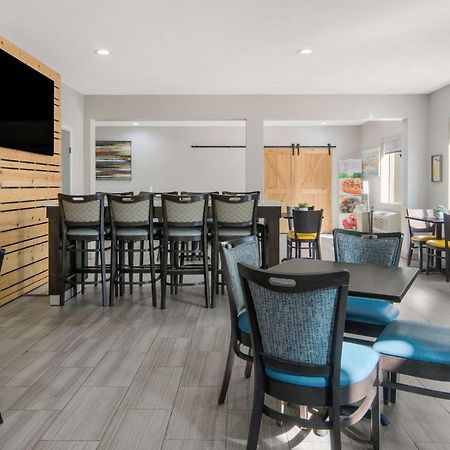 Quality Inn & Suites Roanoke - Fort Worth North Екстер'єр фото