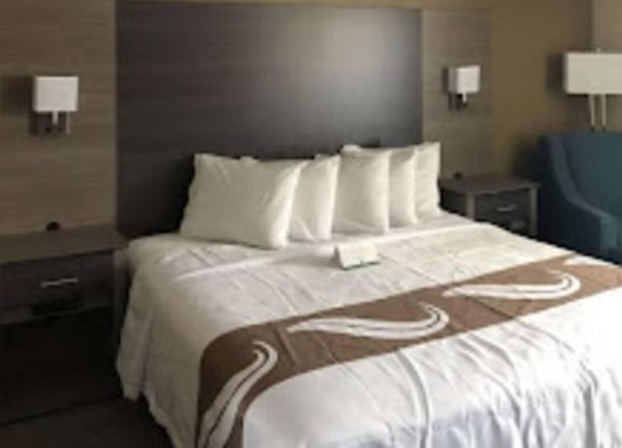 Quality Inn & Suites Roanoke - Fort Worth North Екстер'єр фото