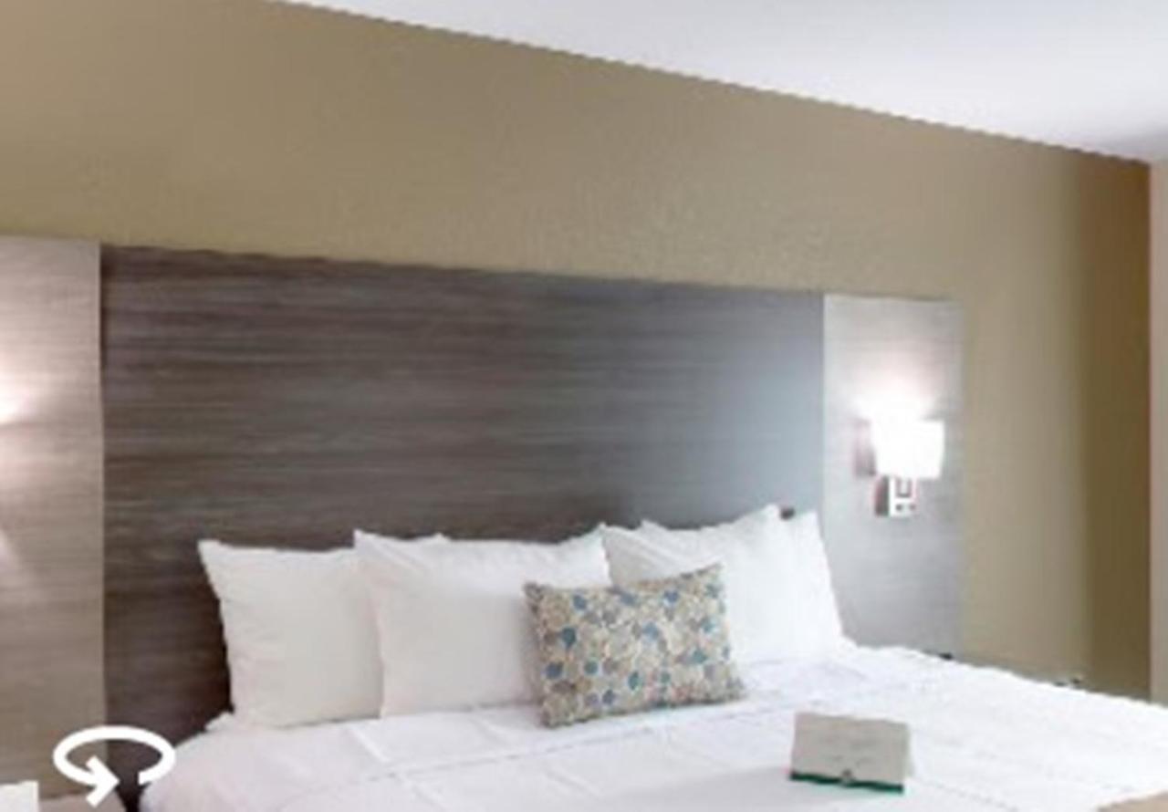Quality Inn & Suites Roanoke - Fort Worth North Екстер'єр фото
