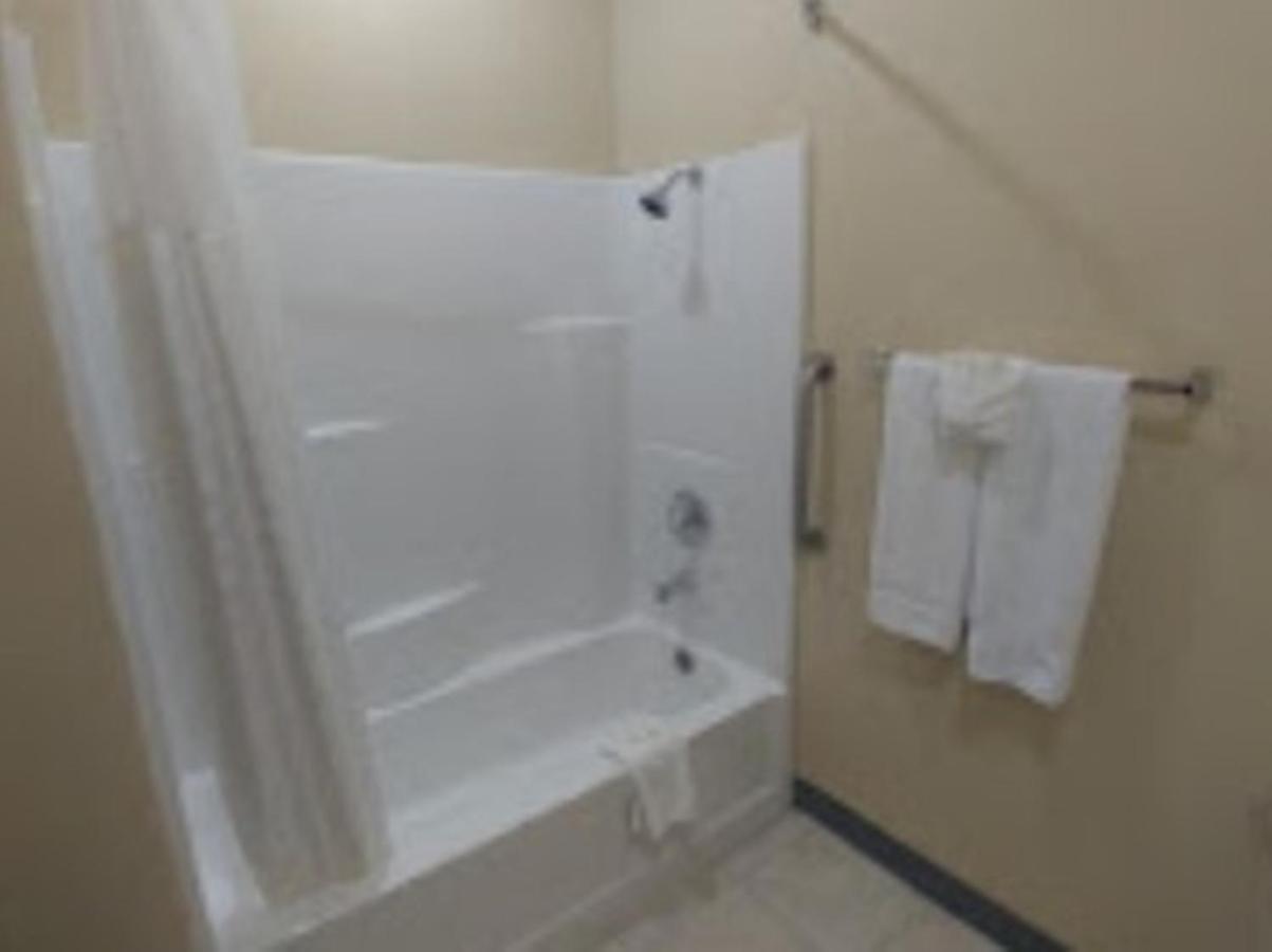 Quality Inn & Suites Roanoke - Fort Worth North Екстер'єр фото