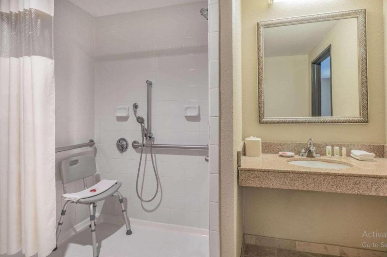 Quality Inn & Suites Roanoke - Fort Worth North Екстер'єр фото