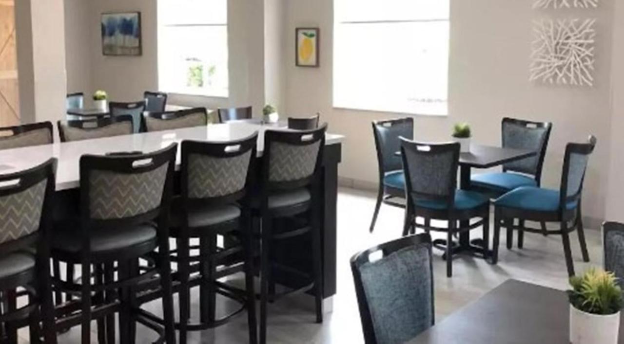 Quality Inn & Suites Roanoke - Fort Worth North Екстер'єр фото