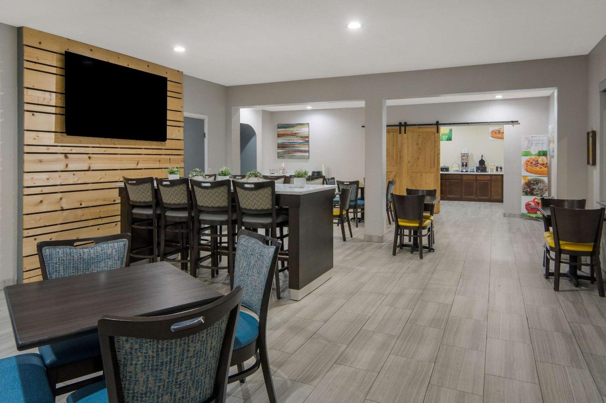 Quality Inn & Suites Roanoke - Fort Worth North Екстер'єр фото