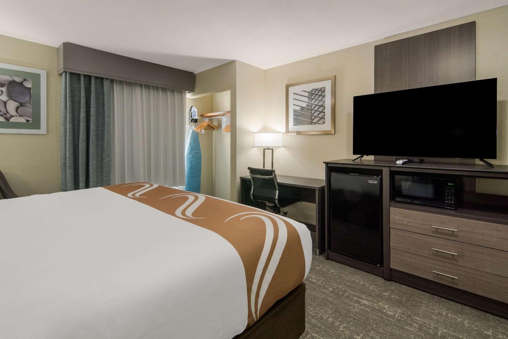 Quality Inn & Suites Roanoke - Fort Worth North Екстер'єр фото