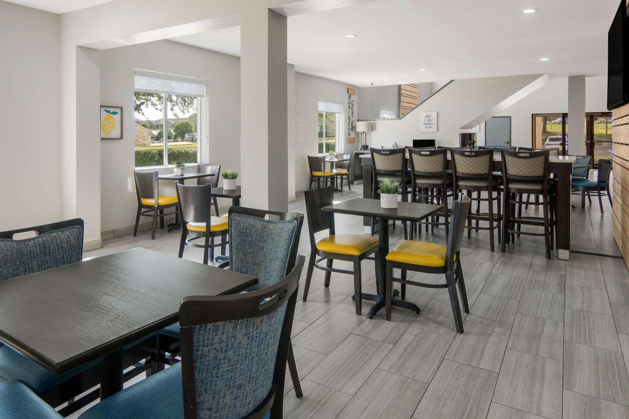 Quality Inn & Suites Roanoke - Fort Worth North Екстер'єр фото