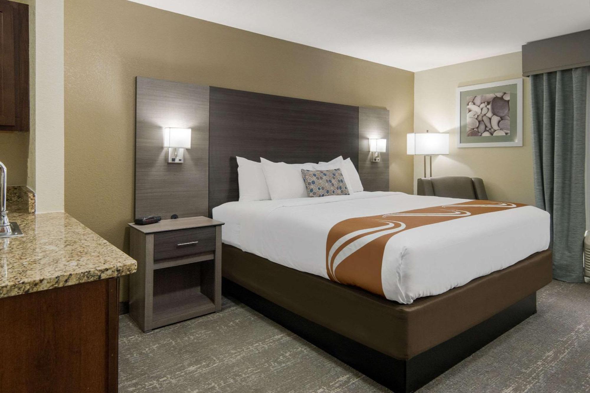Quality Inn & Suites Roanoke - Fort Worth North Екстер'єр фото