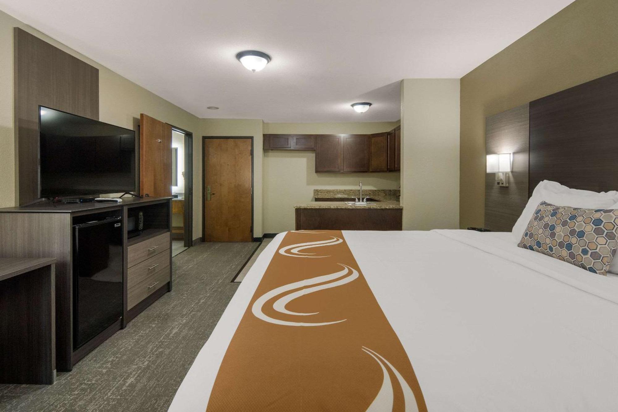 Quality Inn & Suites Roanoke - Fort Worth North Екстер'єр фото