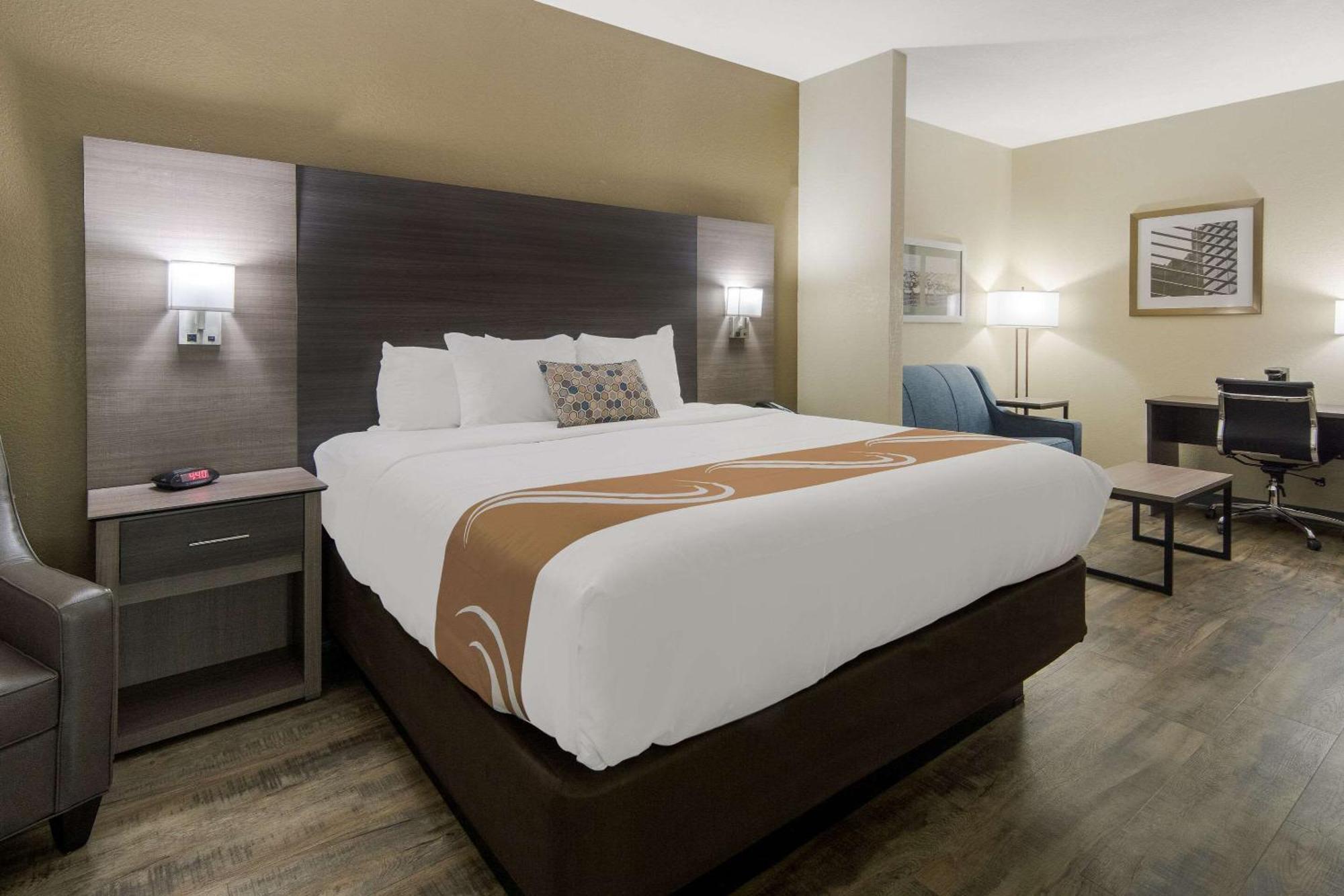 Quality Inn & Suites Roanoke - Fort Worth North Екстер'єр фото