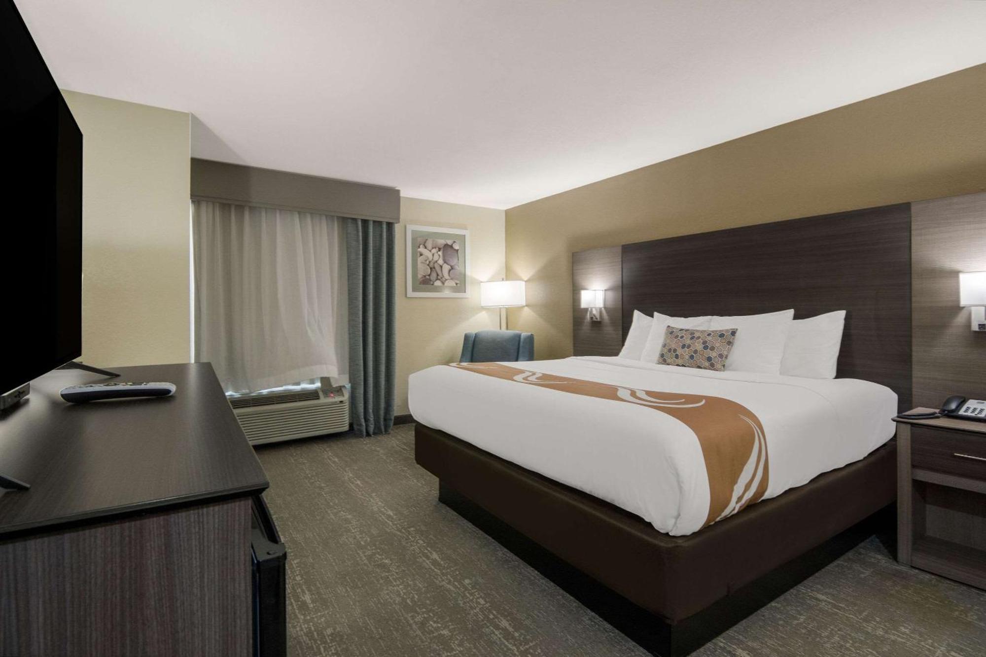 Quality Inn & Suites Roanoke - Fort Worth North Екстер'єр фото