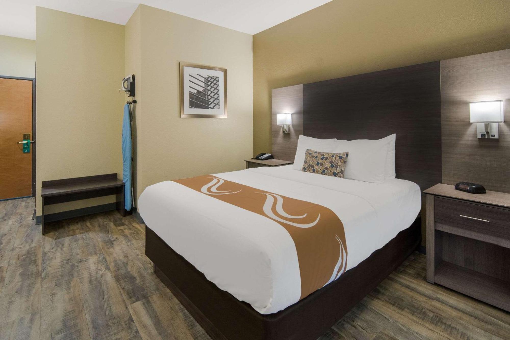 Quality Inn & Suites Roanoke - Fort Worth North Екстер'єр фото