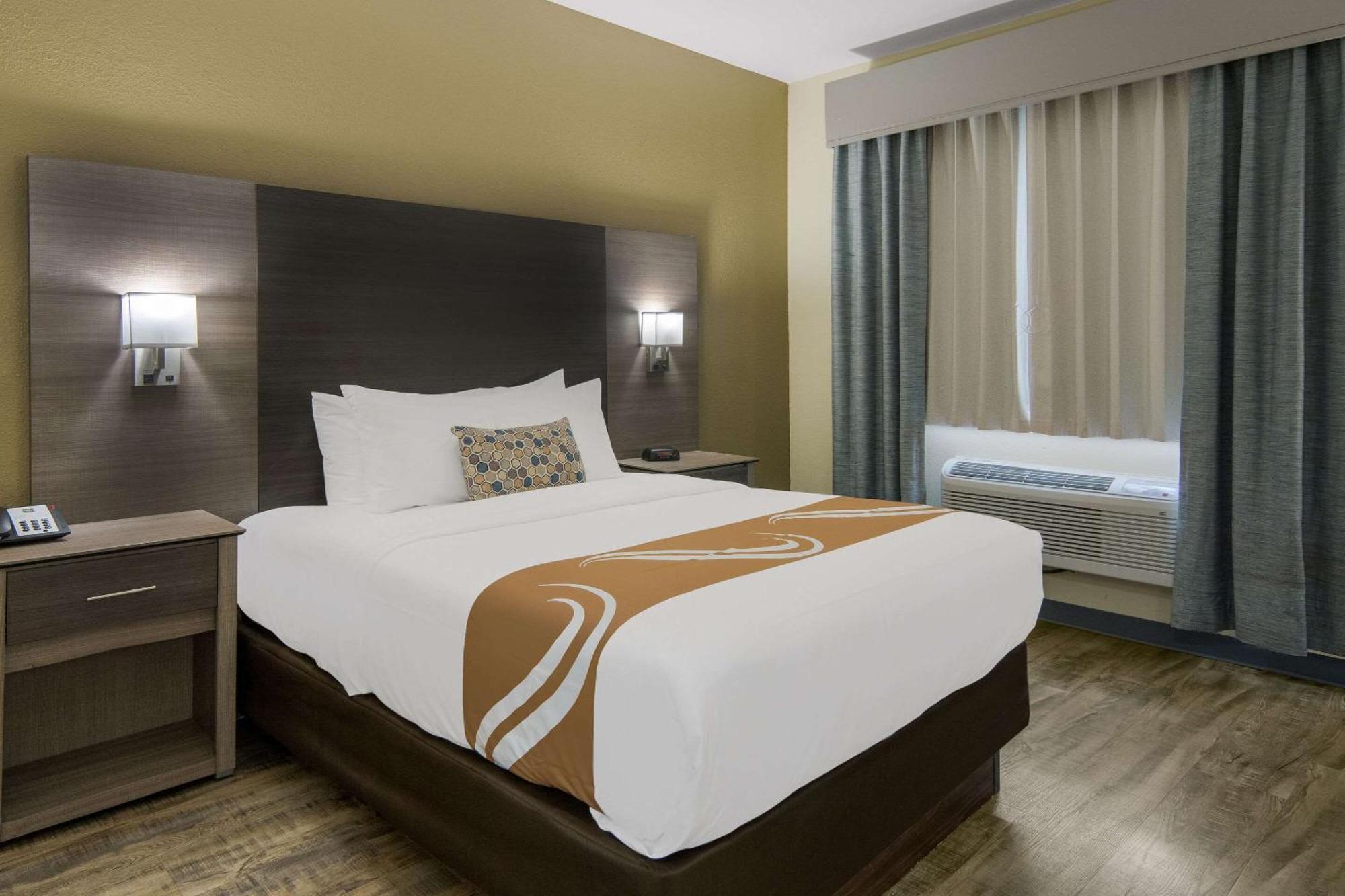 Quality Inn & Suites Roanoke - Fort Worth North Екстер'єр фото