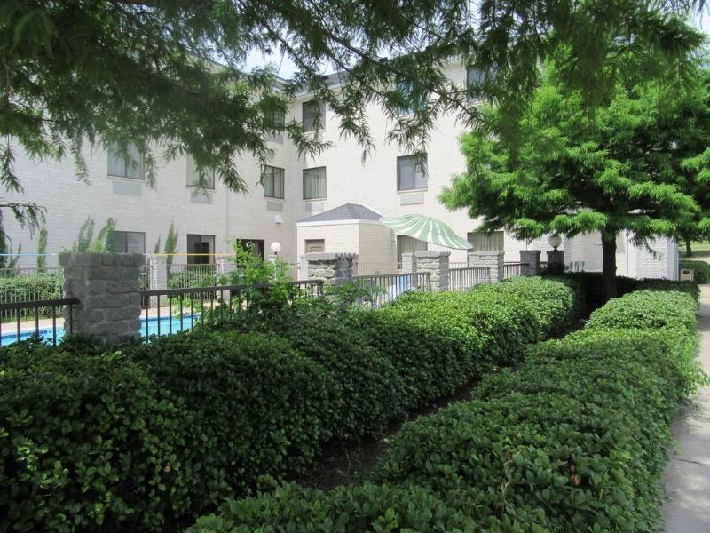 Quality Inn & Suites Roanoke - Fort Worth North Екстер'єр фото